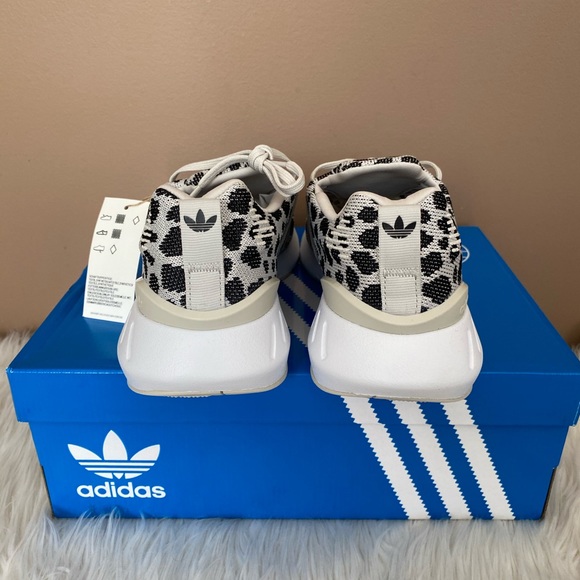{ADIDAS} Swift Run 22 W in Leopard Print - Women's 8 NWT - Picture 3 of 6